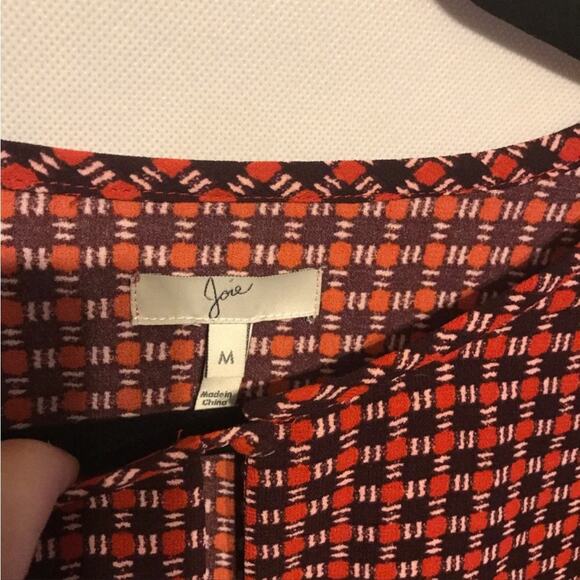 Joie Keyhole Geometric Print Split Neck Top Medium EUC - Picture 4 of 6